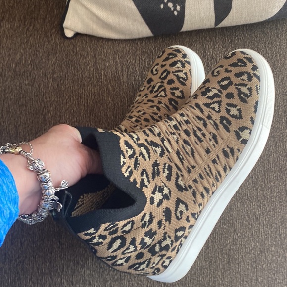 Cushionaire Shoes - Cushionaire Wedge Mid Top Sneakers